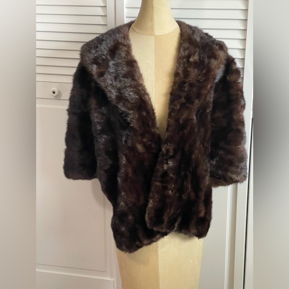 Vintage LLoyd’s / Oleg Cassini Mink Fur Shawl Cape - Picture 3 of 9